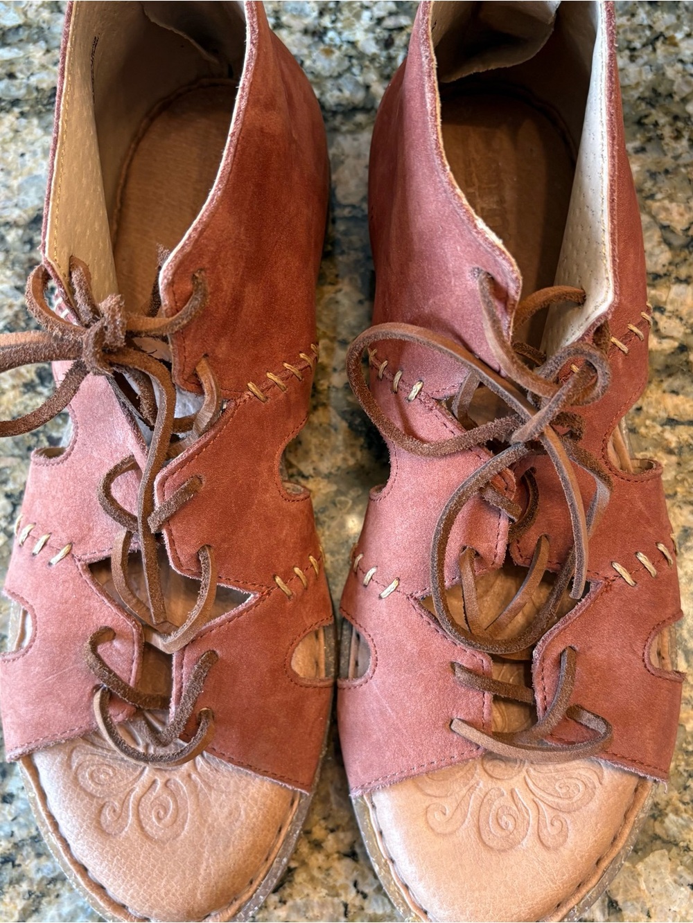Born sandals